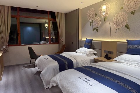 吉隆乃夏扎西林大酒店