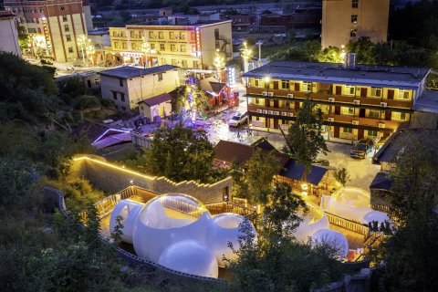 巴塘世纪主题酒店