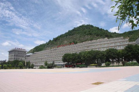 窑苑假日酒店(延安大学杨家岭店)