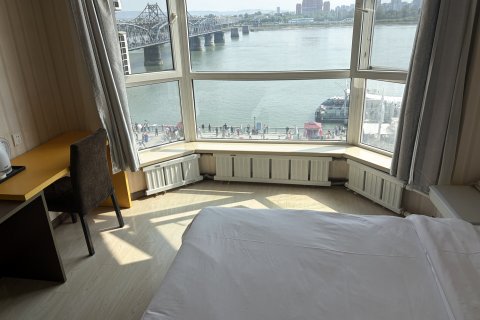 丹东国门青云酒店(鸭绿江断桥火车站店)