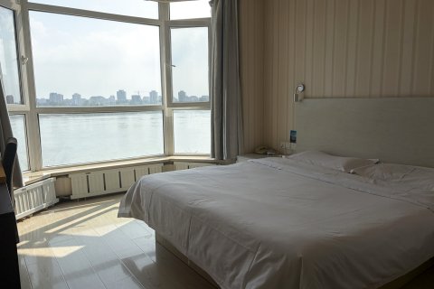 丹东国门青云酒店(鸭绿江断桥火车站店)