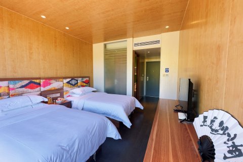 赤峰玉龙沙湖集装箱温泉酒店