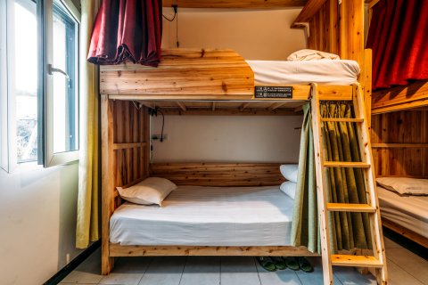 POSHPACKER拖板鞋青年旅舍旅行酒店(成都太古里春熙路地铁站店)