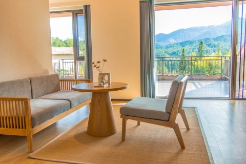 资溪冠合芳草地度假酒店