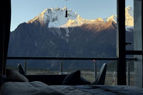 吉隆乃夏扎西林大酒店