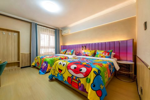 派酒店(钟楼回民街地铁站店)