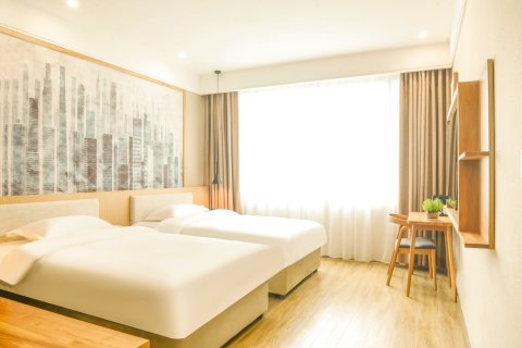 壹世榕泰酒店(工商大学轻轨站店)