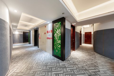 豪廷商务酒店(肇庆端州七星岩景区店)