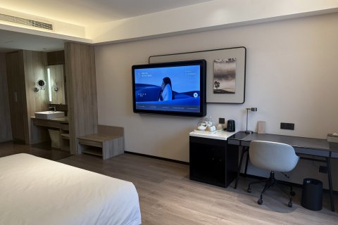 成都高新亚朵酒店