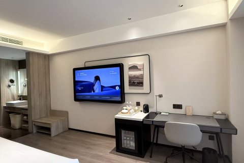 成都高新亚朵酒店