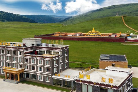 康定塔公草原曼达拉酒店