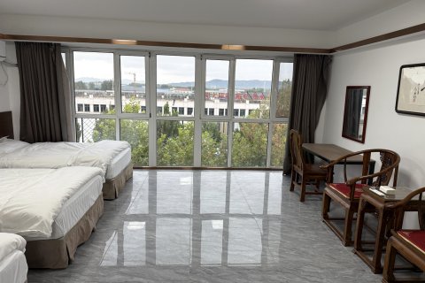 卢龙紫润·域民宿