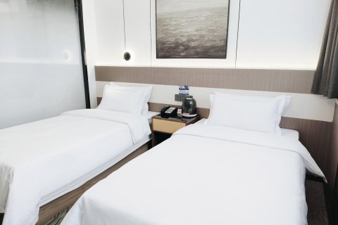 兰州人民饭店(西关地铁站张掖路步行街店)