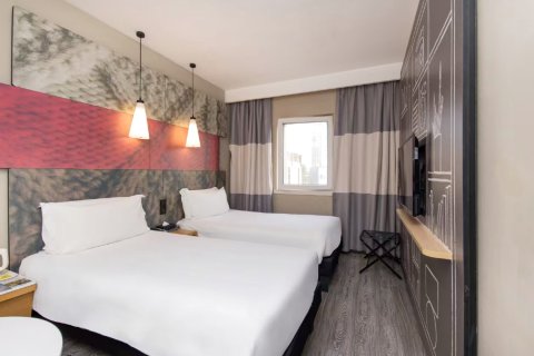 宜必思酒店(上海新国际博览中心芳甸路地铁站店)