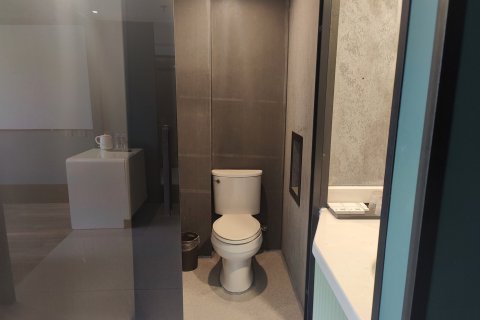 喏喏ROOF·里兹米拉酒店(昆明南屏步行街交三桥地铁站店)