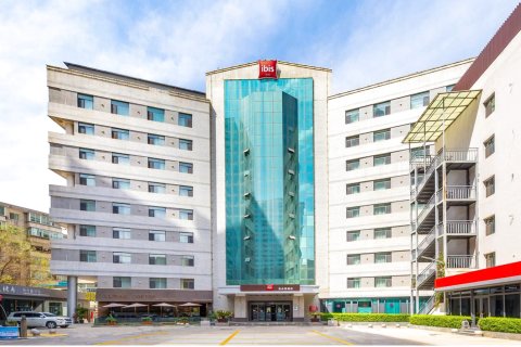 宜必思酒店(兰州张掖路西关地铁站店)