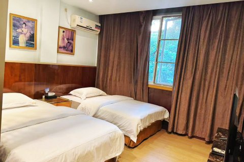 加乐福酒店(龙眼路美食街万象城店)