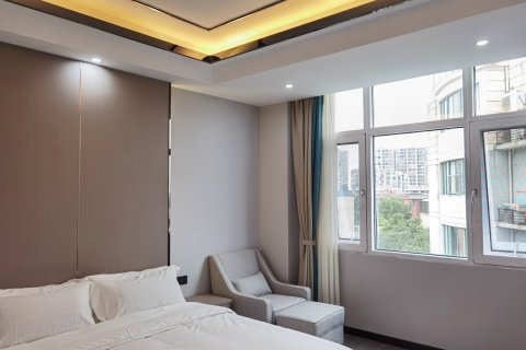 半岛大酒店(进贤吾悦广场店)