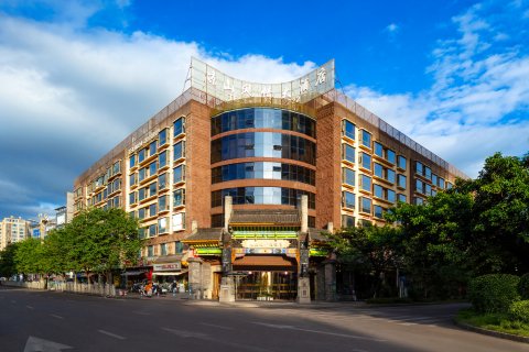 凉山风情大酒店(西昌月亮湖湿地公园店)