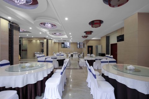 凉山风情大酒店(西昌月亮湖湿地公园店)