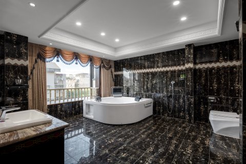 凉山风情大酒店(西昌月亮湖湿地公园店)