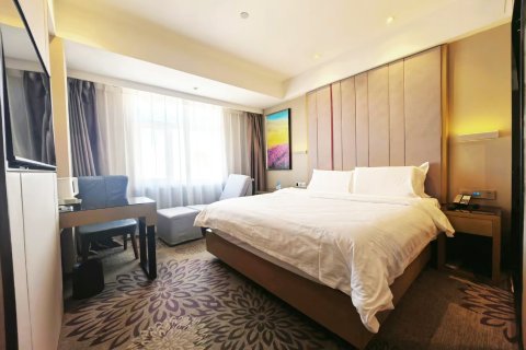 朗廷酒店(哈尔滨中央大街公路大桥地铁站店)