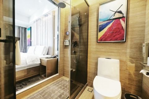 朗廷酒店(哈尔滨中央大街公路大桥地铁站店)