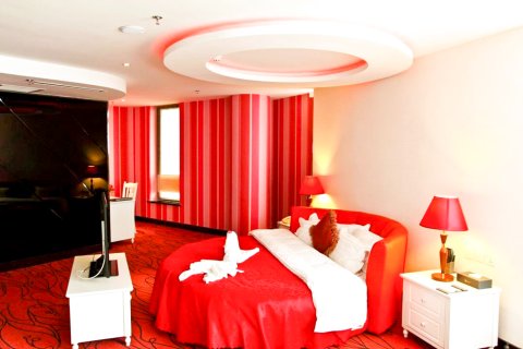 鞍山熹盈假日酒店