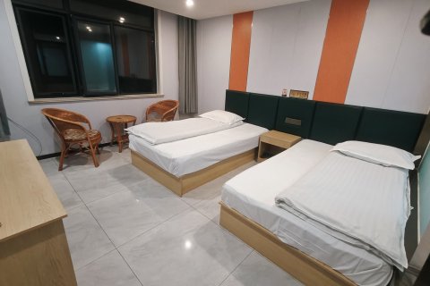 贵安商务宾馆(嘉祥一中萌山校区唐宁街店)