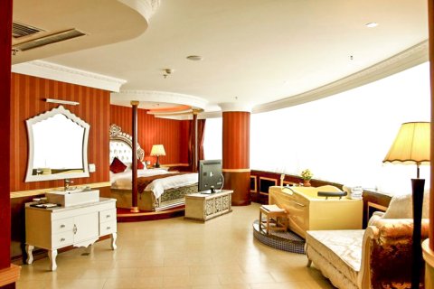 鞍山熹盈假日酒店