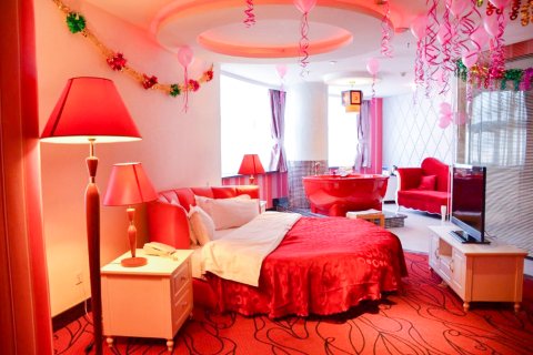 鞍山熹盈假日酒店