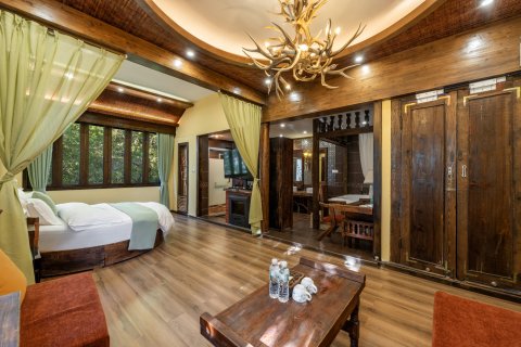 丽江依山云顶阁观景庭院