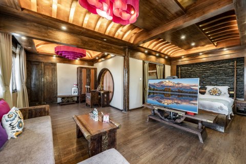 丽江依山云顶阁观景庭院