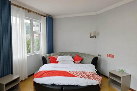 榕江鸿运酒店(村超足球场店)