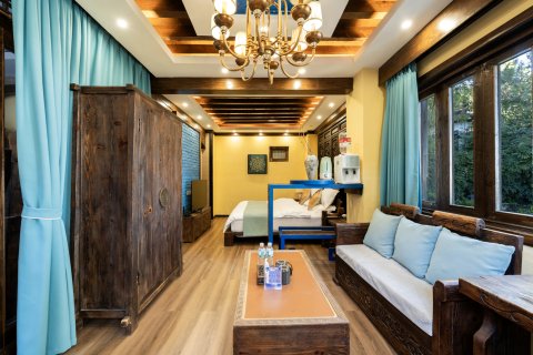 丽江依山云顶阁观景庭院