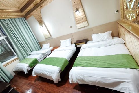 美程里酒店(香格里拉噶丹松赞林寺店)