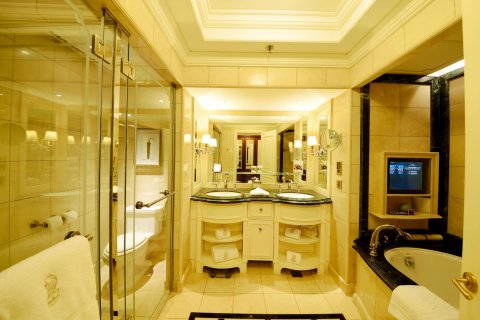 北京丽思卡尔顿酒店(华贸中心)