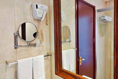 宏瑞酒店(庆阳高铁站市政府店)