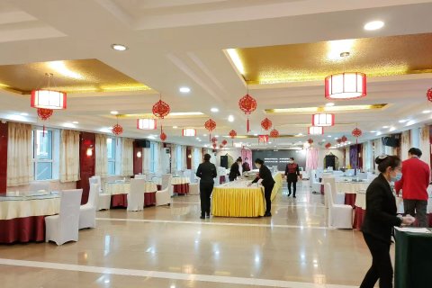 吉木萨尔庭州大酒店