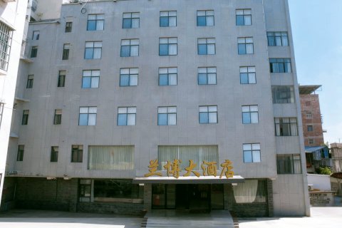 兰博大酒店(圣世广场于都客运总站店)