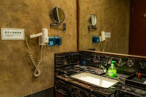 千山和悦酒店(花溪孟关汽配城店)