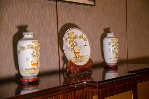 丰岸假日酒店(商洛山阳华龙车站人民广场店)