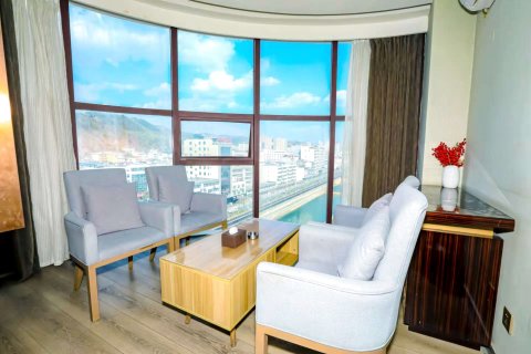 丰岸假日酒店(商洛山阳华龙车站人民广场店)