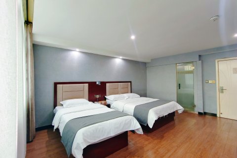 派柏•云酒店(延津十字街店)