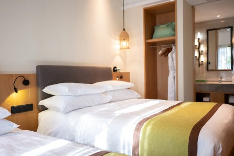 长兴芳草地度假酒店