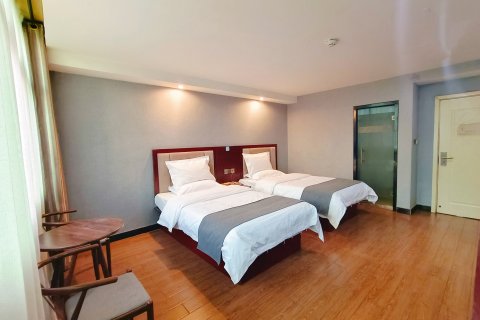 派柏•云酒店(延津十字街店)