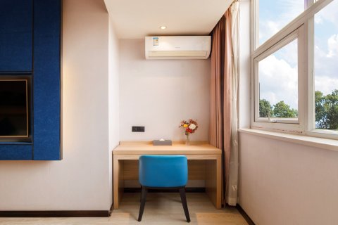 H水晶酒店(西安钟鼓楼五路口地铁站店)