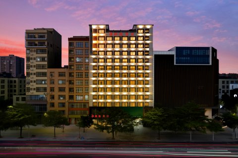 鹏馨酒店(廉江市第三中学店)