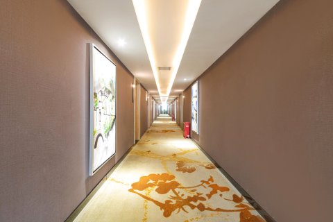 熹雲酒店(西安西北工业大学大唐西市地铁站店)