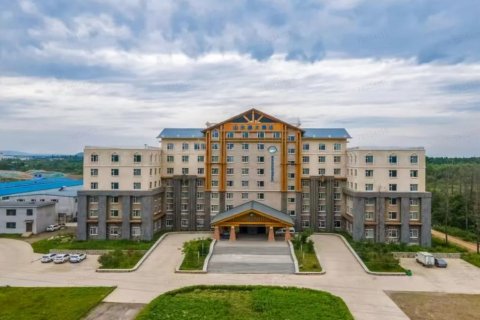 山水泉大酒店(长白山高铁站二道白河店)